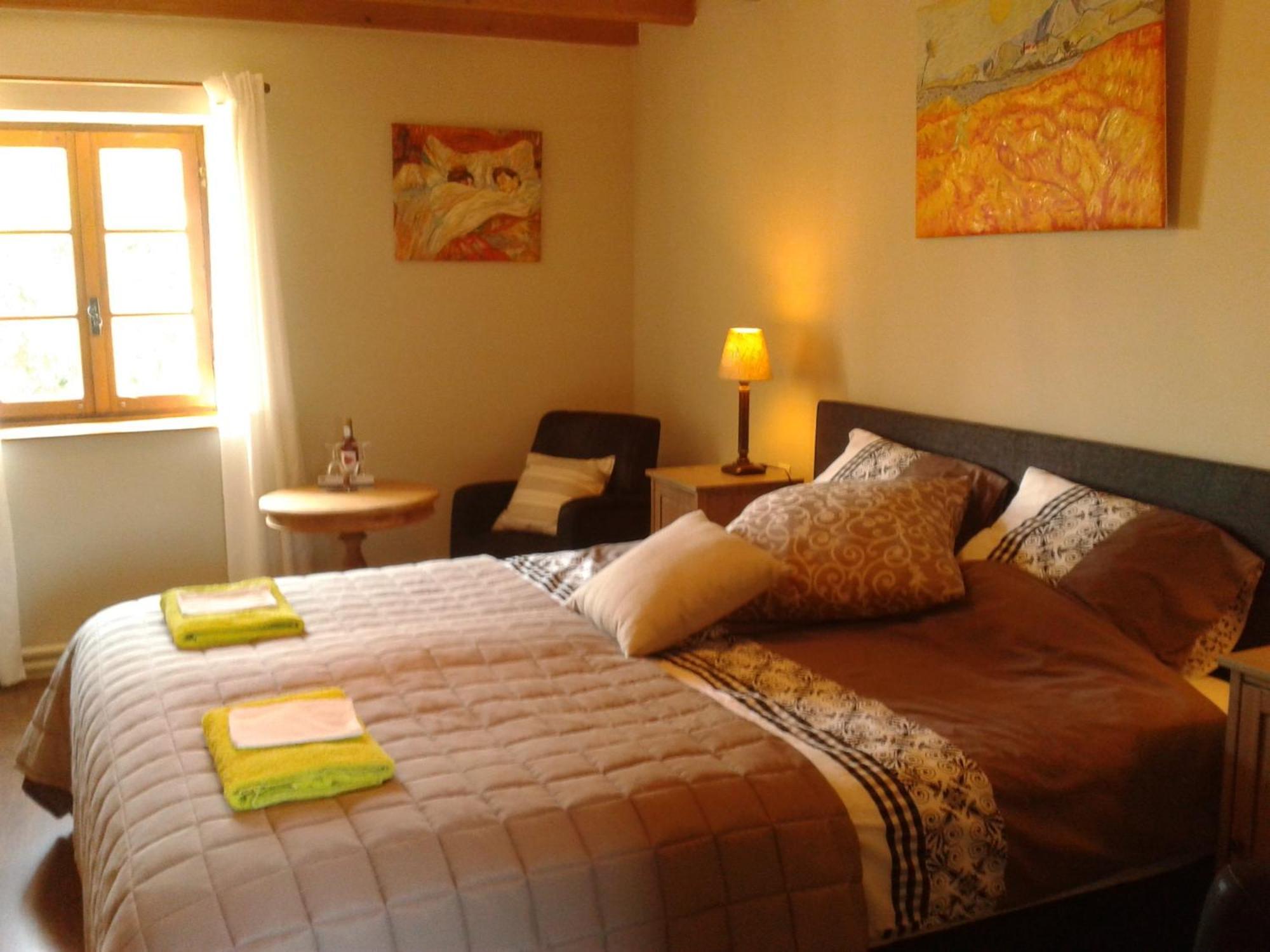 Luxury B&B Maison à votre Santé, in Bordeaux wine region Savignac-de-Duras Chambre photo