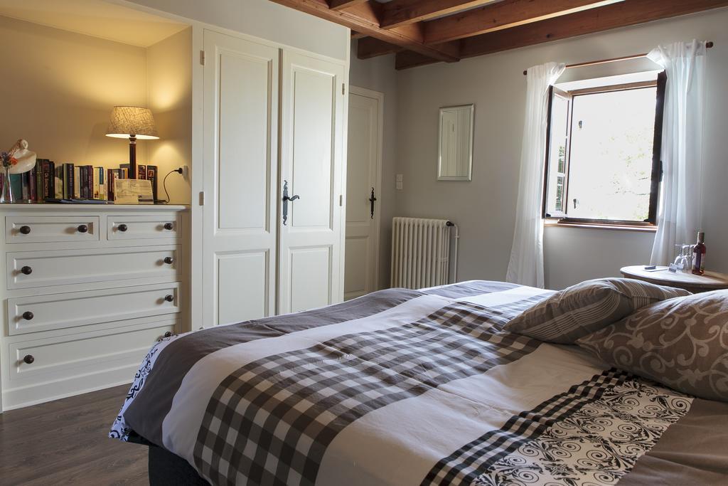 Luxury B&B Maison à votre Santé, in Bordeaux wine region Savignac-de-Duras Chambre photo
