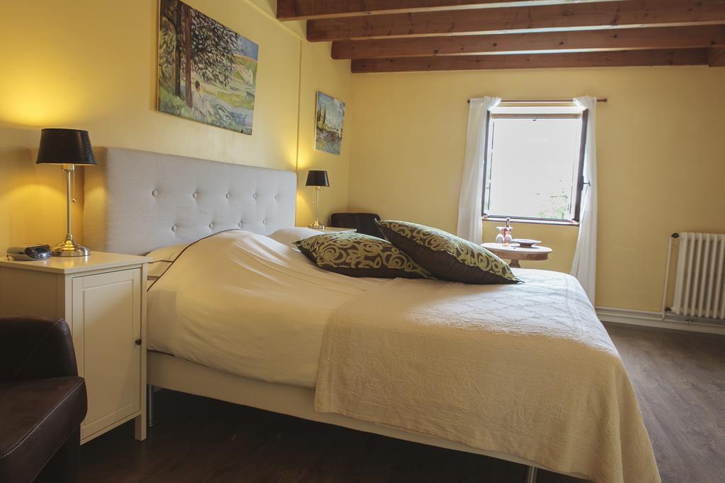 Luxury B&B Maison à votre Santé, in Bordeaux wine region Savignac-de-Duras Chambre photo
